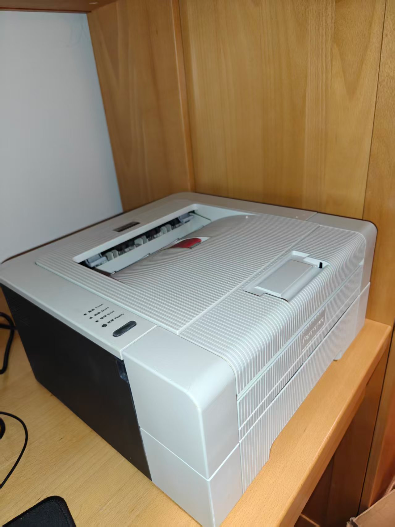 联想 LJ2400 打印机整体外观